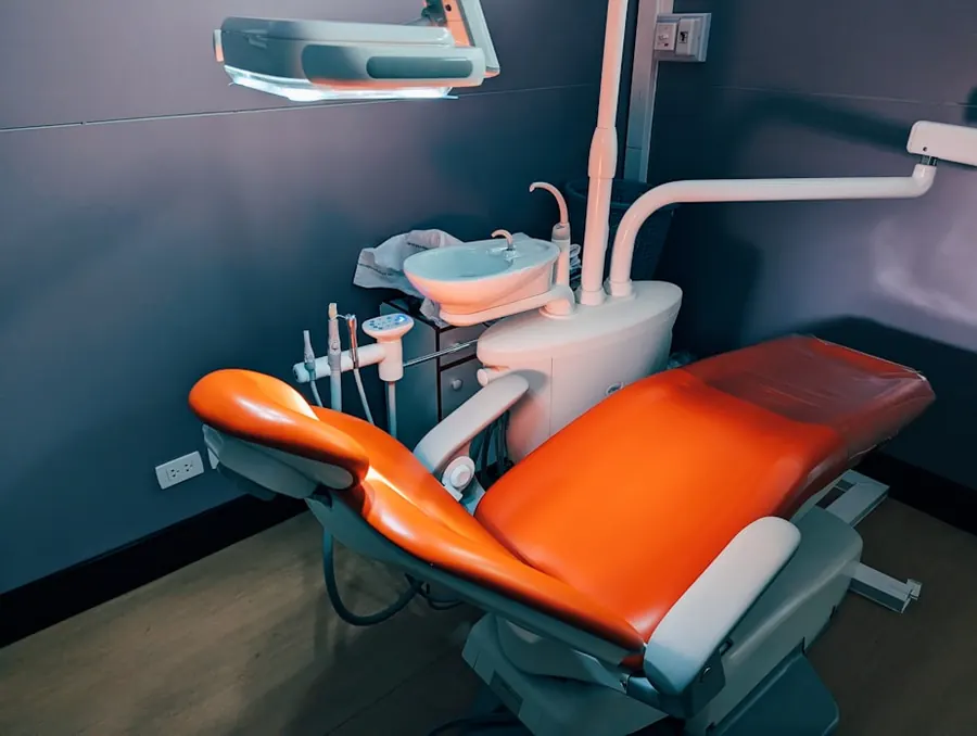 Sillón de una clínica dental moderna